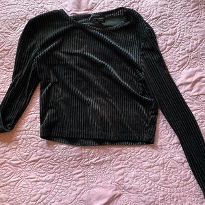 black long sleeved crop top